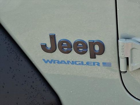 Used 2024 Jeep Wrangler Unlimited AWD/4WD image 30