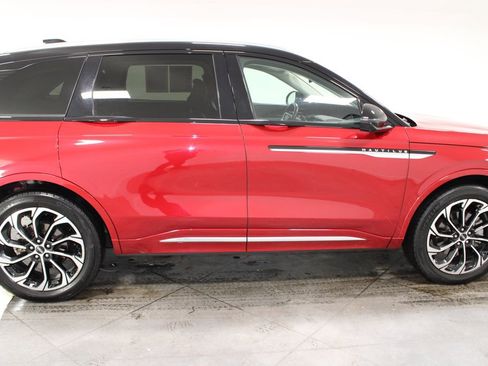 Used 2024 Lincoln Nautilus Reserve image 11