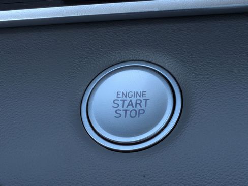 Used 2023 Hyundai Elantra SEL image 16