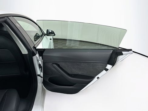 Used 2023 Tesla Model 3 Standard Range image 30