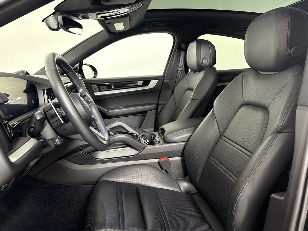 Certified 2024 Porsche Cayenne Coupe AWD/4WD image 5