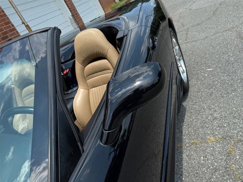 Used 2002 Chevrolet Corvette Convertible w/ Preferred Equipment Group1 image 17