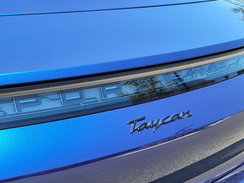 Used 2022 Porsche Taycan RWD image 33