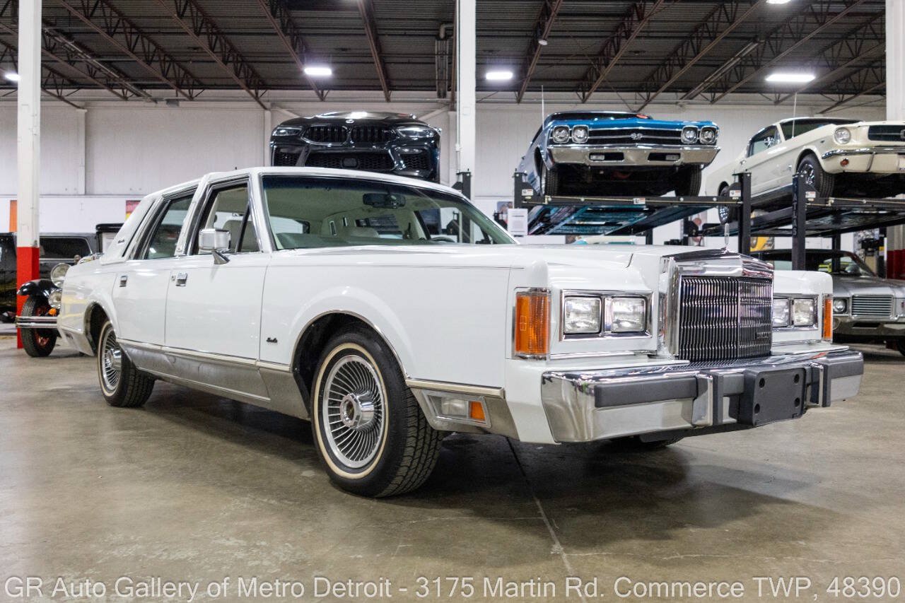 Used 1989 Lincoln Town Car Signature RWD image 10