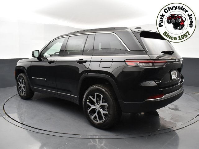 Used 2025 Jeep Grand Cherokee Limited w/ Trailer Tow Package AWD/4WD image 4