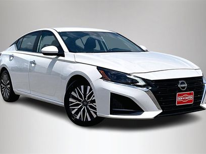 Used 2023 Nissan Altima 2.5 SV