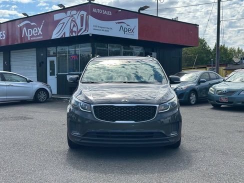 Used 2017 Kia Sedona LX w/ LX Essentials Premium Package FWD image 2