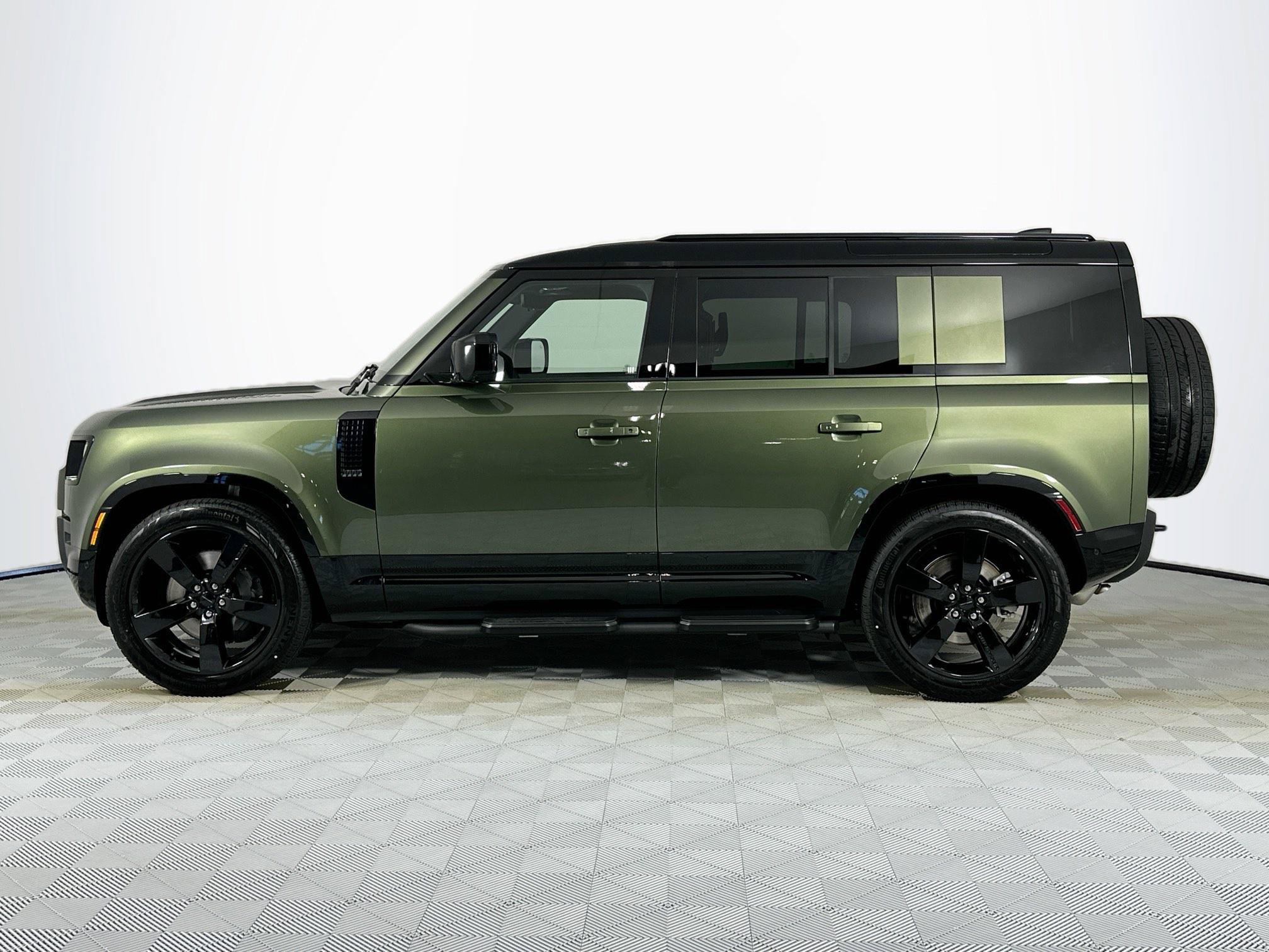 Used 2026 Land Rover Defender 110 X-Dynamic SE AWD/4WD image 8
