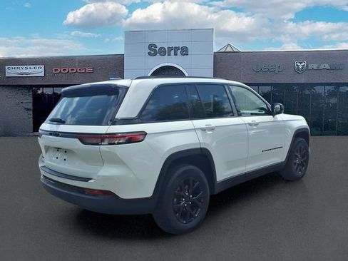Used 2024 Jeep Grand Cherokee Altitude AWD/4WD image 7