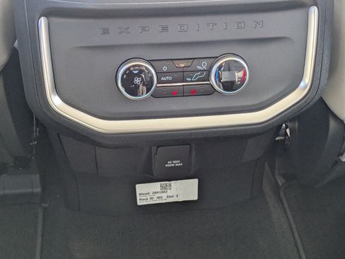 New 2025 Ford Expedition Max Platinum w/ Driver's Package AWD/4WD image 16