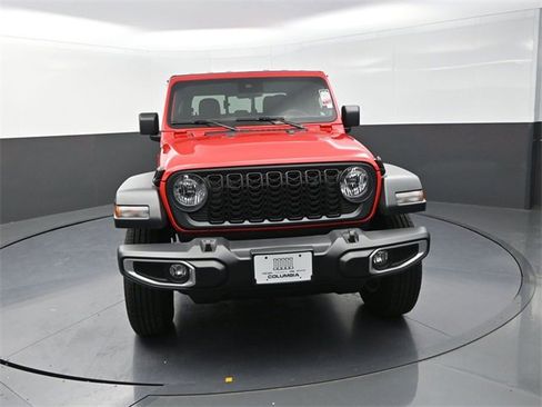 New 2025 Jeep Gladiator Sport image 2