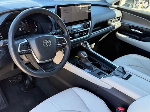 Used 2024 Toyota Grand Highlander XLE image 10