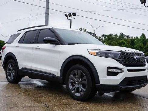 Used 2022 Ford Explorer XLT w/ Equipment Group 202A AWD/4WD image 2