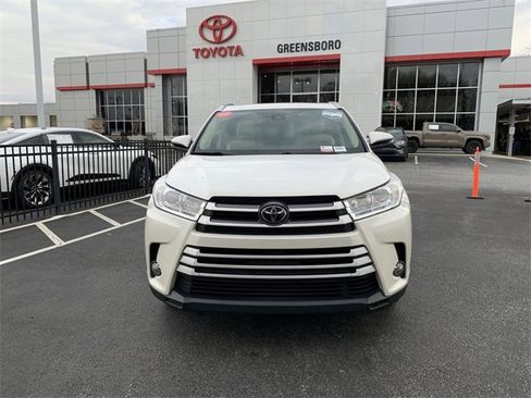 Used 2017 Toyota Highlander XLE image 3