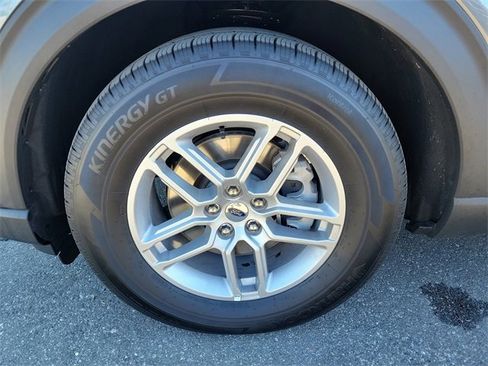 Used 2025 Ford Explorer Active image 32