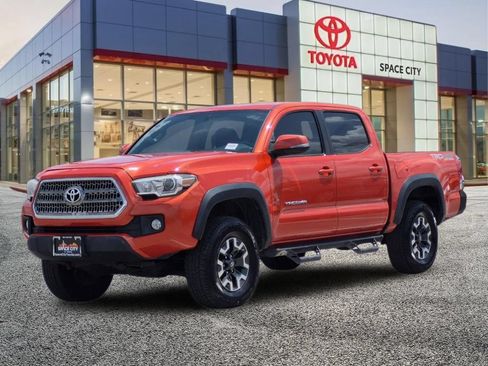 Used 2017 Toyota Tacoma TRD Off-Road w/ Tow Package (A/T) AWD/4WD image 2