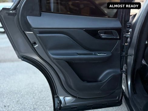 Used 2018 Jaguar F-PACE Premium image 9