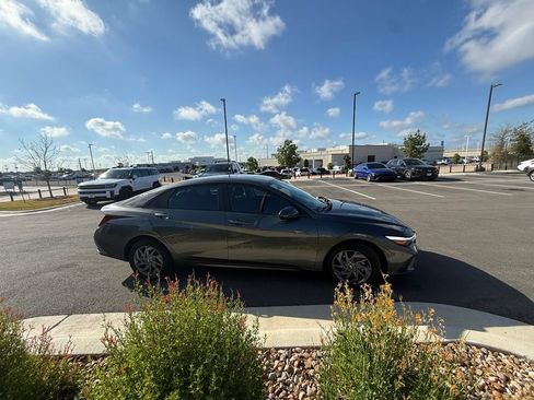 Used 2024 Hyundai Elantra SEL FWD image 3