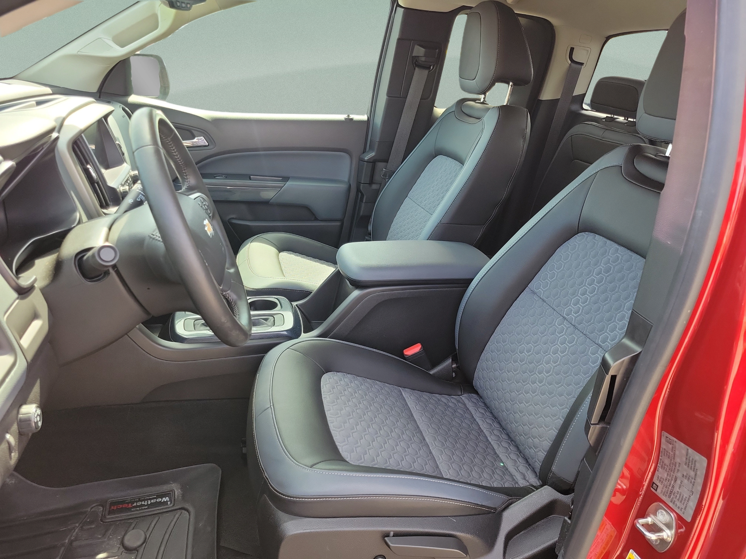 Used 2015 Chevrolet Colorado Z71 RWD image 12