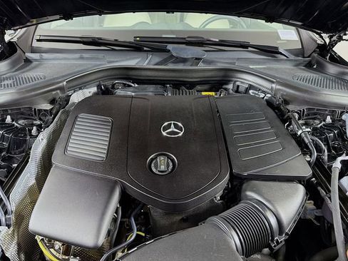 Used 2024 Mercedes-Benz GLC 300 4MATIC image 35