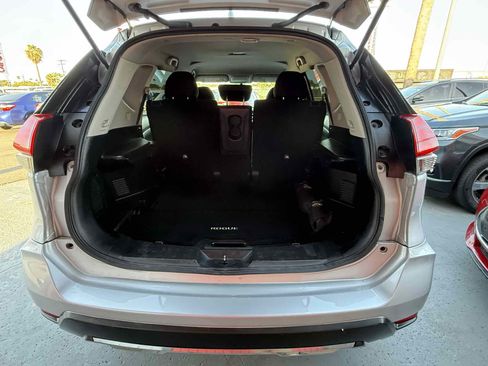 Used 2017 Nissan Rogue SV FWD image 67