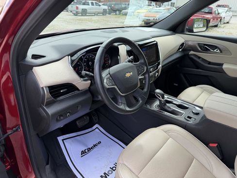 Used 2023 Chevrolet Traverse Premier FWD image 12