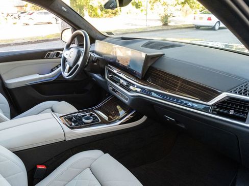 Used 2023 BMW X7 xDrive40i w/ Premium Package image 29