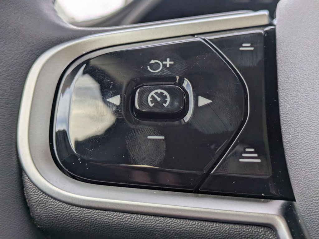 New 2025 Volvo XC90 T8 Core w/ Climate Package AWD/4WD image 28