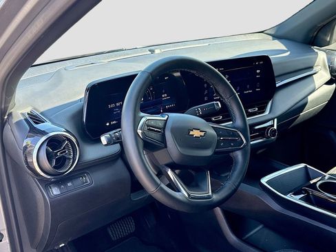Used 2025 Chevrolet Equinox LT FWD image 24