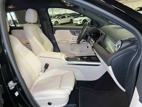 Used 2025 Mercedes-Benz GLA 250 4MATIC image 12