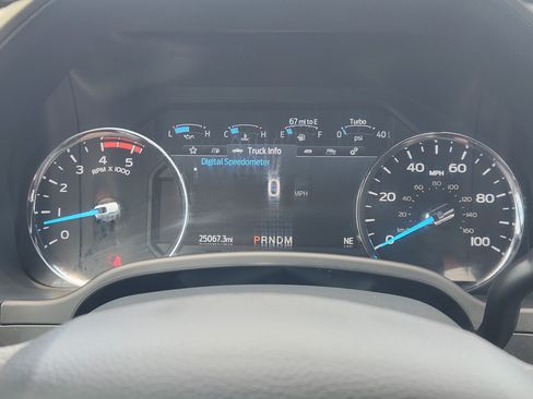 Used 2022 Ford F250 Lariat w/ Lariat Ultimate Package AWD/4WD image 16