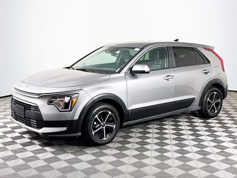 Used 2026 Kia Niro LX FWD image 4
