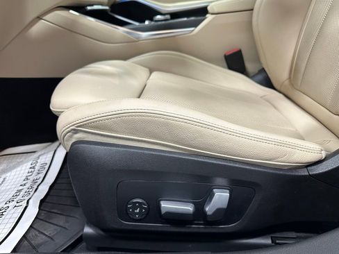 Used 2023 BMW 330i xDrive Sedan w/ Premium Package image 12