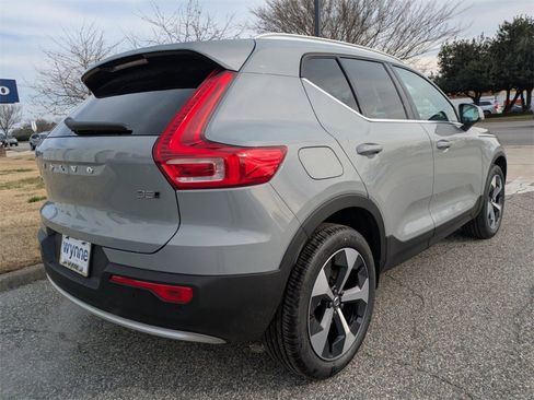 New 2025 Volvo XC40 B5 Core w/ Protection Package Premier image 4