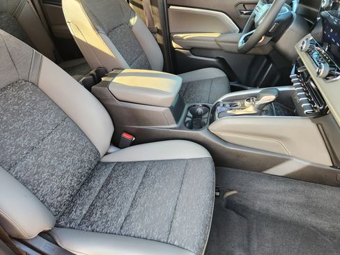 Used 2024 Chevrolet Colorado ZR2 w/ Technology Package image 13