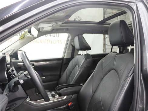 Used 2022 Toyota Highlander Platinum AWD/4WD image 14