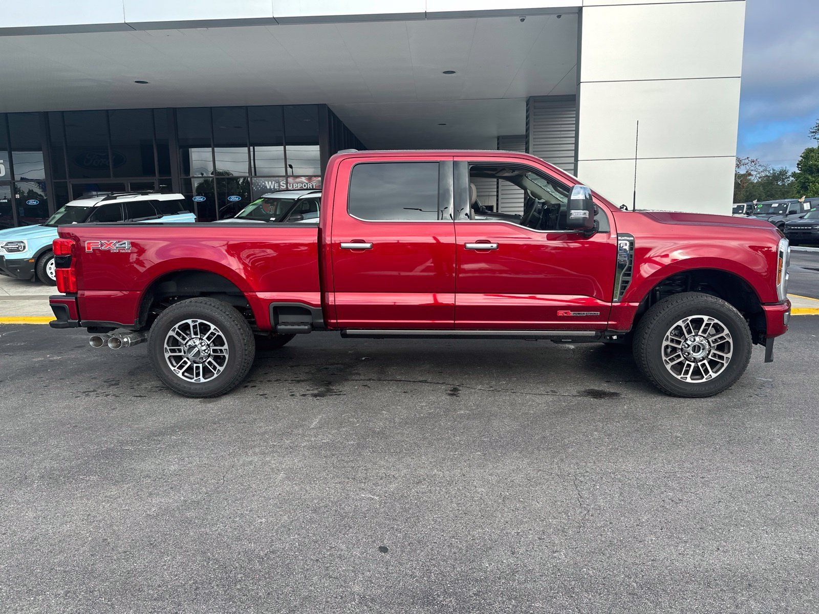 Used 2026 Ford F350 Platinum w/ Platinum Plus Package AWD/4WD image 3