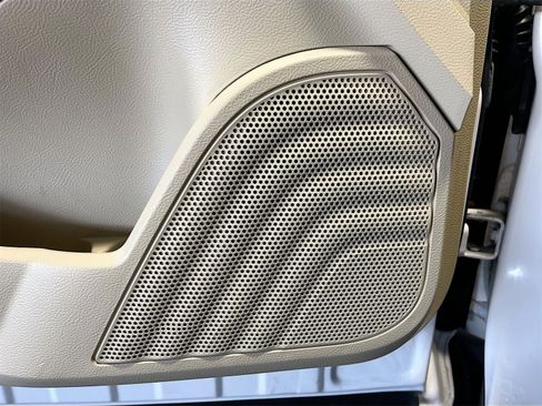 Used 2018 Ford Taurus SEL w/ Equipment Group 201A image 18