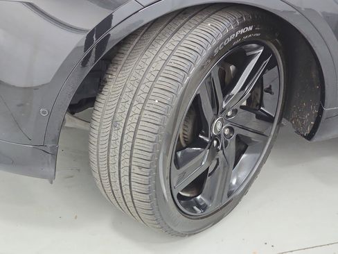 Certified 2025 Land Rover Discovery Dynamic SE image 33