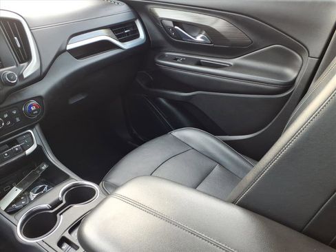 Used 2023 GMC Terrain SLT image 19