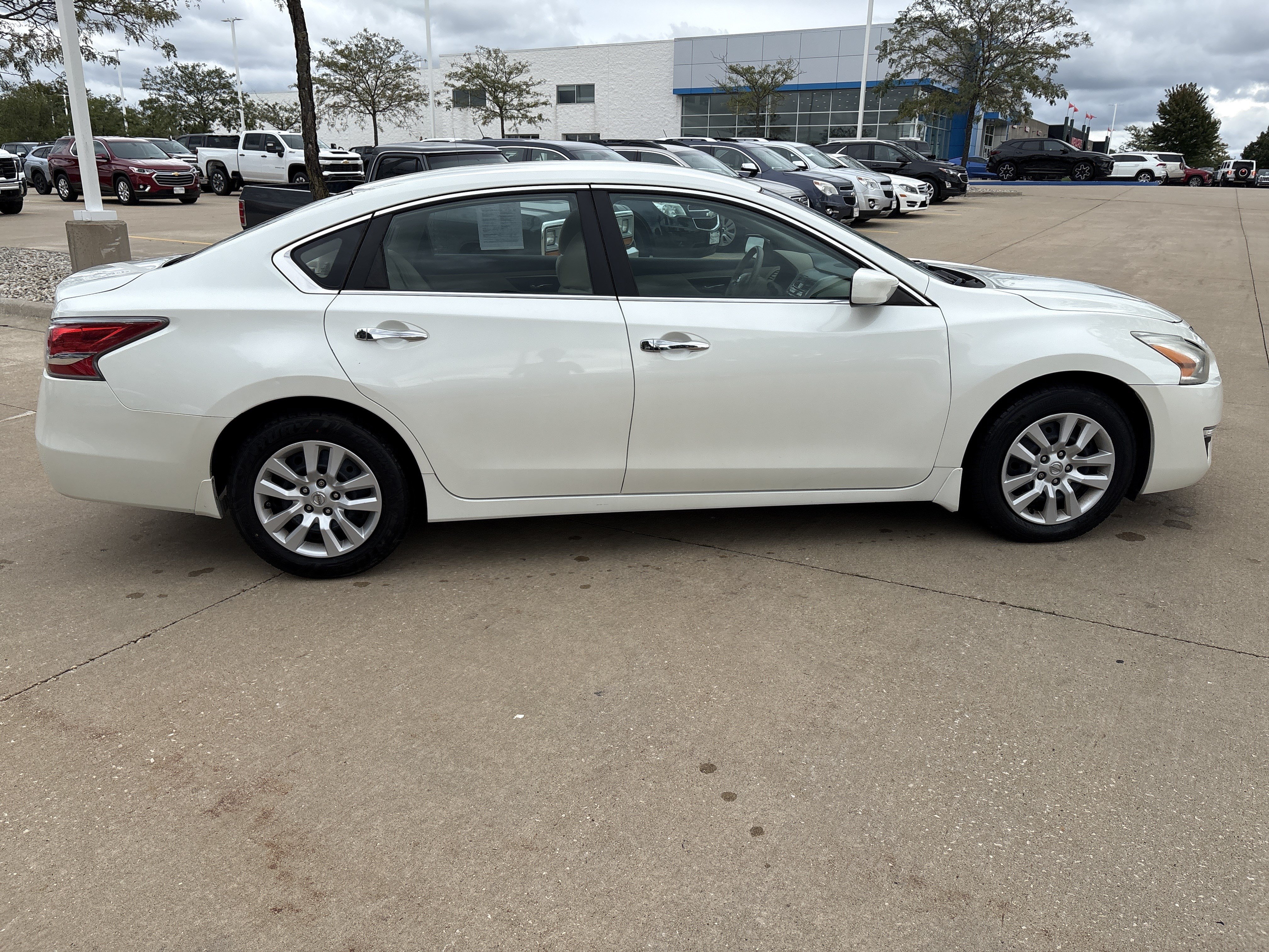 Used 2015 Nissan Altima 2.5 S w/ Power Driver Seat Package FWD image 9