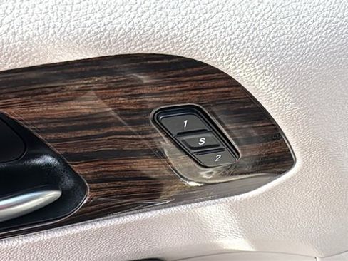 Used 2022 Chrysler Pacifica Limited image 11