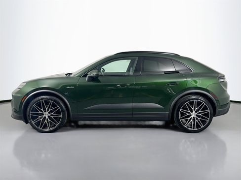 Certified 2025 Porsche Macan Electric image 2