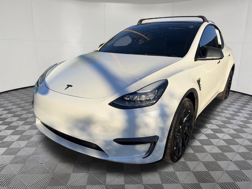 Used 2022 Tesla Model Y Long Range AWD/4WD image 3