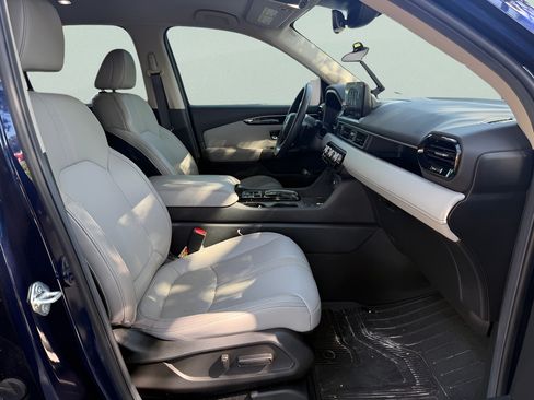 Used 2025 Honda Pilot EX-L image 12