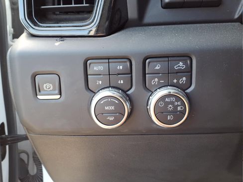 Used 2022 GMC Sierra 1500 AT4 w/ Technology Package AWD/4WD image 13