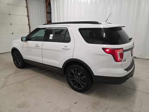 Used 2019 Ford Explorer XLT w/ Equipment Group 202A AWD/4WD image 3