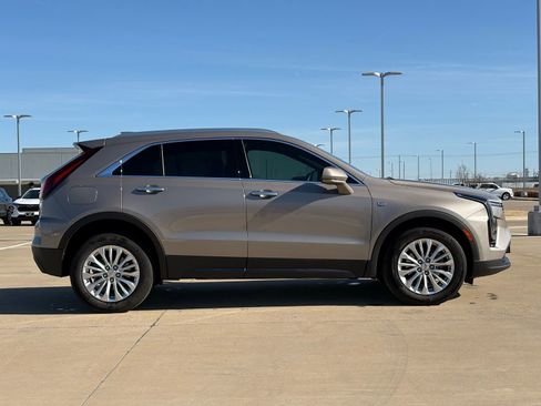 Certified 2024 Cadillac XT4 Luxury w/ Cold Weather Package image 8