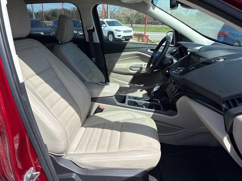 Used 2019 Ford Escape Titanium image 16