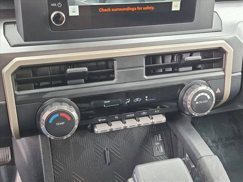 Used 2025 Toyota Tacoma SR5 AWD/4WD image 15
